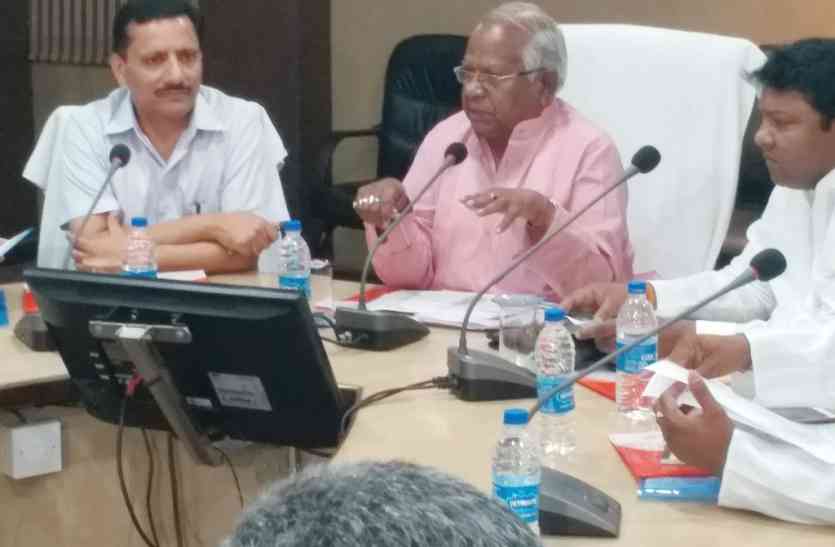 safai commission meeting in dlb सफाई कर्मचारी भर्ती पर हुआ मंथन