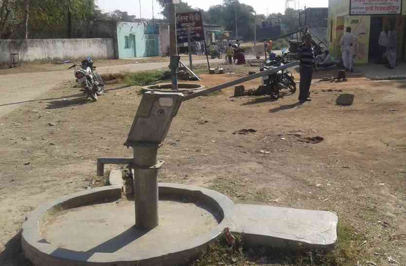 pratapgarh गांवों में सूखते हलक, रीतते हैंडपम्प