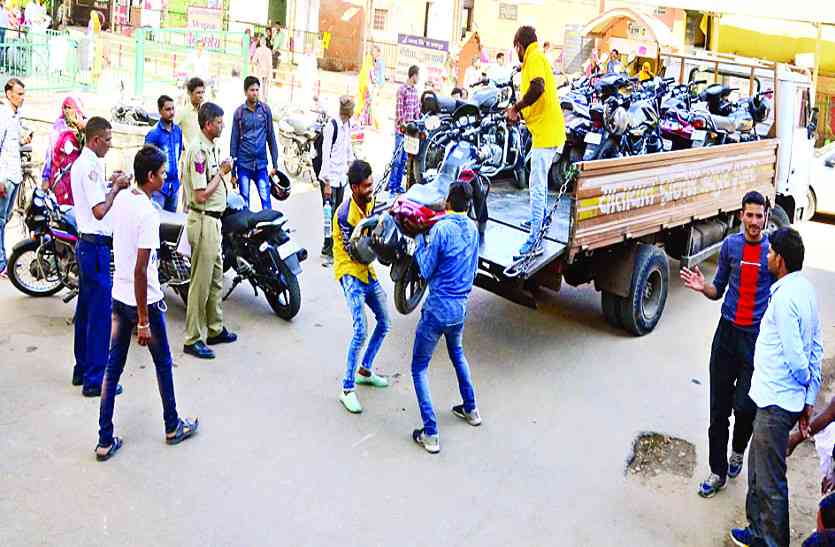 Jaipur News फाइन वसूलते हैं, टूट-फूट की जिम्मेदारी नहीं लेते