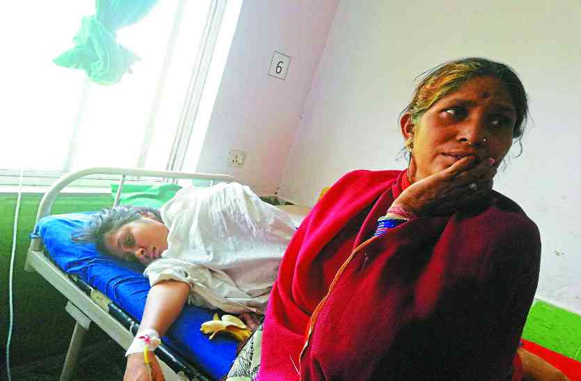 crime पत्नी ने किया खुद को कमरे में बंद पुलिस ने दरवाजा तोड़कर निकाला