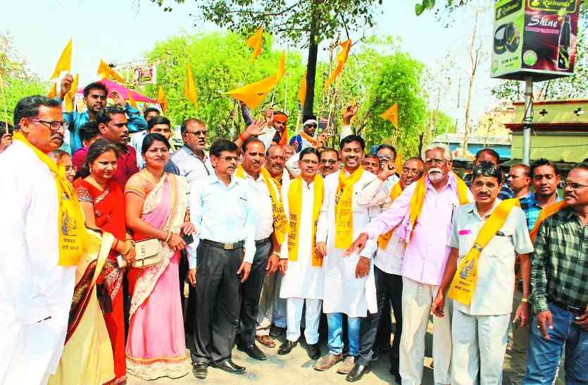 rath yatra मां कर्मा के जयकारे लगाते हुए साहू समाज ने शुरू की माता कर्मा रथ यात्रा