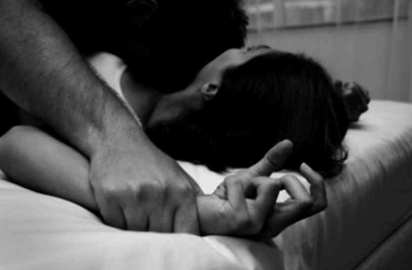 Gangrape from the teenager going to the sister's house after quarrelin भाई-भाभी से झगड़े के बाद घर छोड़कर बहन के यहां जा रही किशोरी से गैंगरेप
