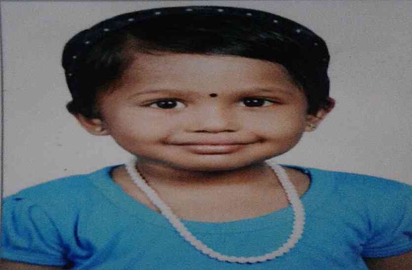 car accident,Chennai, युवती की लापरवाही से बच्ची की गई जान