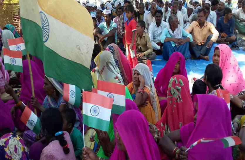 Trans ganga city vivad unnao up hindi news ट्रांस गंगा सिटी विवाद, शासन-प्रशासन की मंशा नहीं है ठीक, मुंह में राम बगल में छूरी का लगाया आरोप