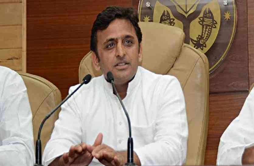 akhilesh yadav सपा-बसपा के गठबंधन से बीजेपी को बड़ा झटका, सपा नेता ने दिया बड़ा बयान
