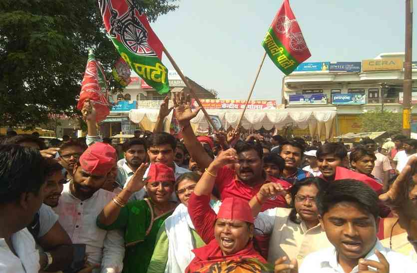 Samajwadi party leader richa singh big statement on cm yog and his min सपा की महिला नेत्री बयान, नेता और बहन जी के अपमान का जनता ने लिया बदला, योगी और मंत्रियों का काटी नाक