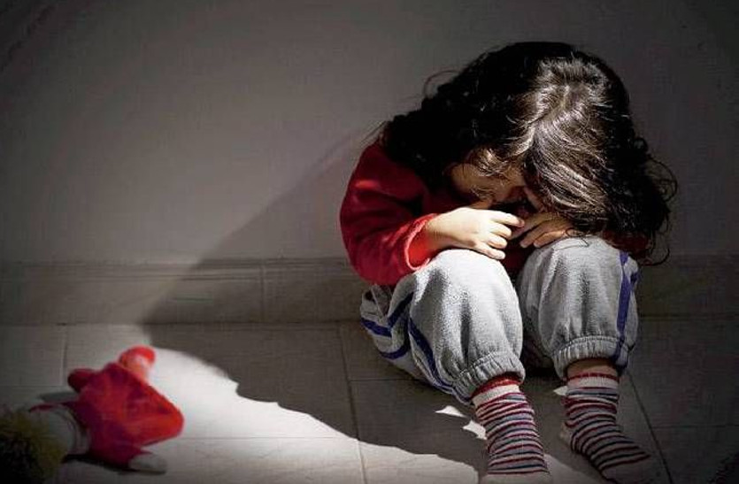 man kidnap innocent boy police investigate टॉफी दिलाने के बहाने मासूम को बनाया उसने अपना शिकार, परिवार अब भी कर रहा रो-रो कर इंतजार