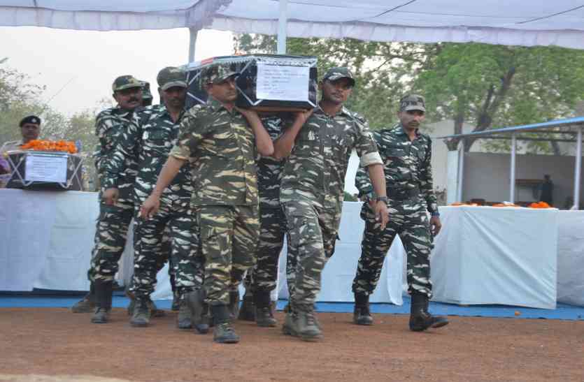 Ballia son martyred छुट्टी बिताकर लौटा जवान नक्सली हमले में हुआ शहीद, पत्नी बोली - क्या पता था तिरंगे में होगी घर वापसी