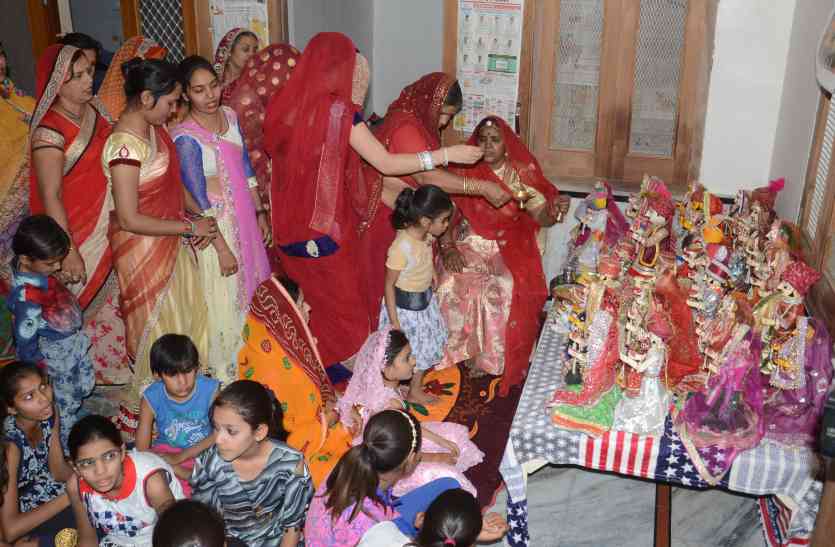 gangaur festival शहर के हर गली और मोहल्ले से सुनाई दे रही गणगौर के पारम्परिक गीतों की गूंज