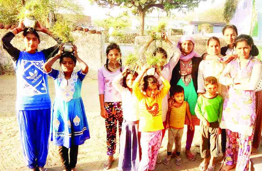 patrika म्हाने पूजण द्यो गणगौर...गांव की गलियों में गूंजने लगे गीत