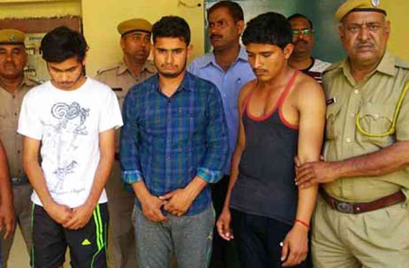 Cheating In Constable Exam पुलिस कांस्टेबल भर्ती परीक्षा: नकल काे लेकर SOG ने एक आैर सेंटर पर दी दबिश