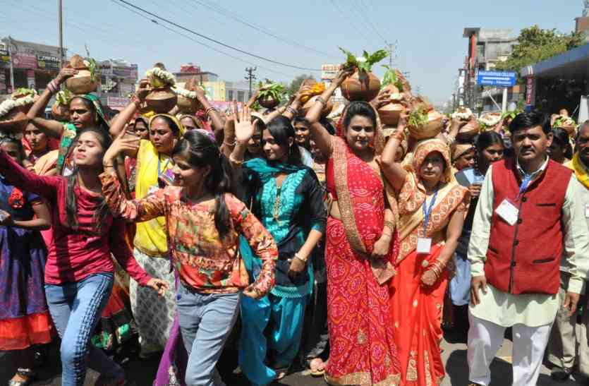 sahu samaj कर्मा देवी के जयकारों के साथ निकाली शोभायात्राएं, बरसे फूल