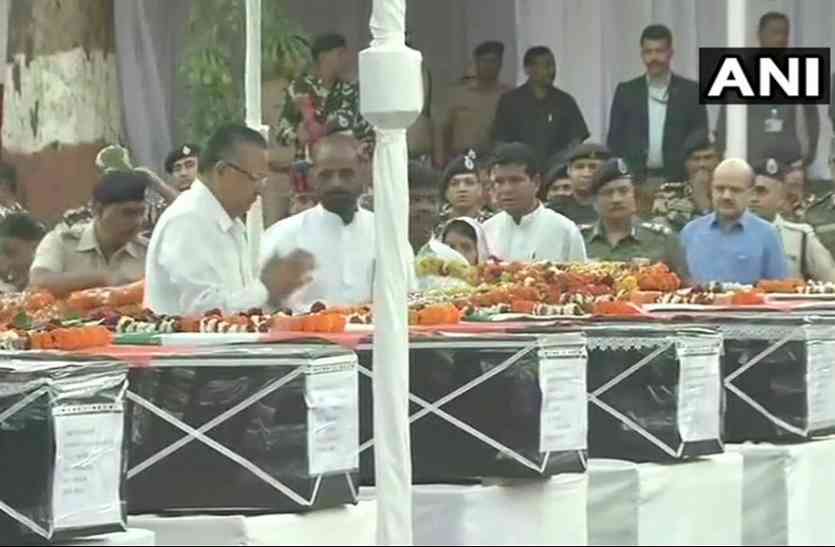pay trubute छत्तीसगढ़: सुकमा हमले में शहीद CRPF के जवानों को दी गई श्रद्धांजलि, CM रमन सिंह भी हुए शामिल
