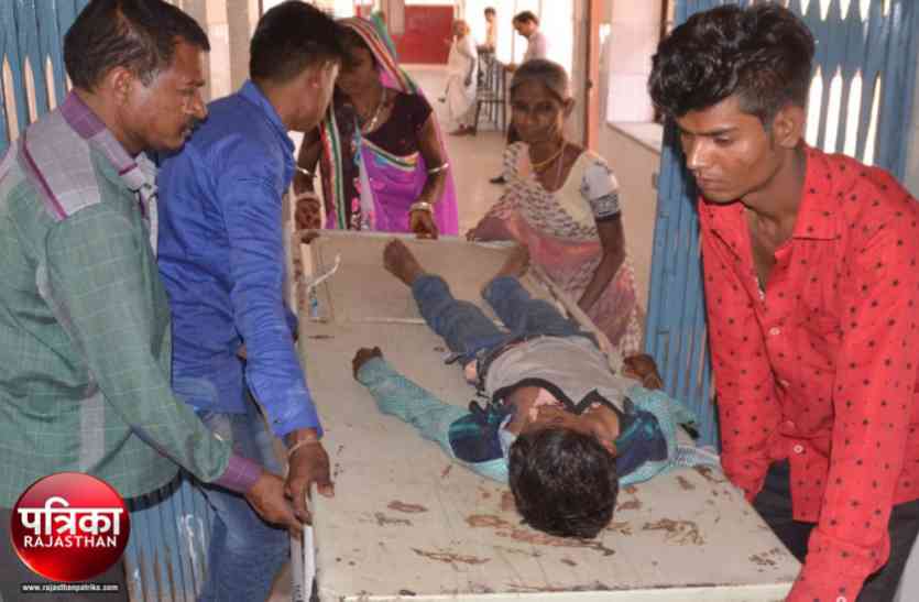 banswara news बांसवाड़ा : बस की छत पर बैठ सफर कर रहे बारातियों पर मंडराई मौत, करंट से झुलसे पांच लोग