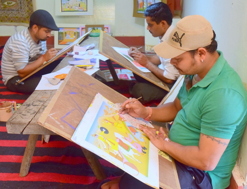 artist मानव संग्रहालय में विभिन्न राज्यों के कलाकारों ने बनाए चित्र.. देखें
