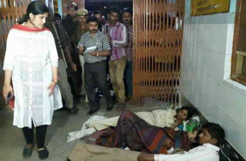 dm bahraich visit जब रात में अचानक अस्पताल पहुंच गयीं डीएम, फर्श पर लेटी दिखी प्रेग्नेंट महिला तो चढ़ गया पारा