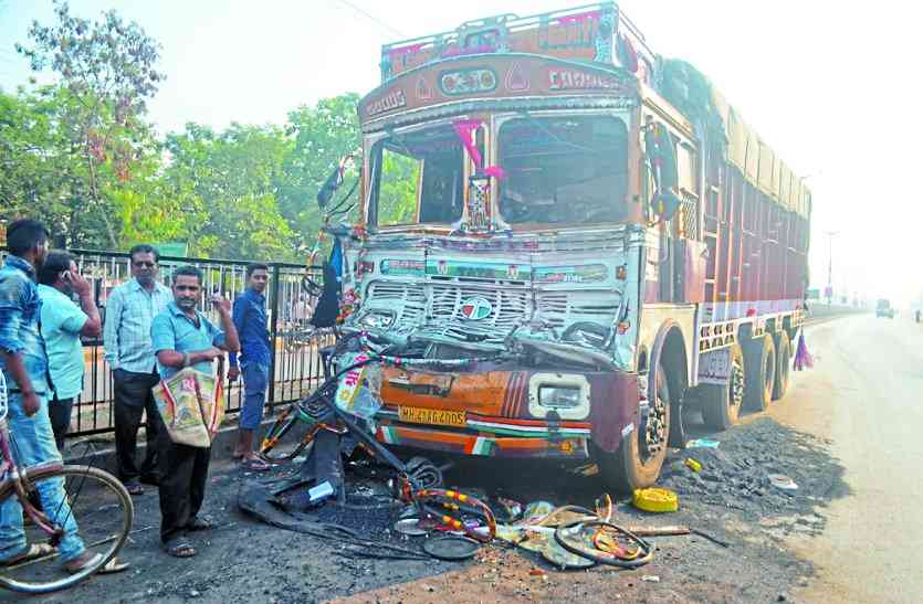 patrika ट्रैफिक इंजीनियरिंग का बड़ा खामियाजा, ब्रेकर पर ट्रक रोका, स्टियरिंग में फंसे ड्राइवर की मौत
