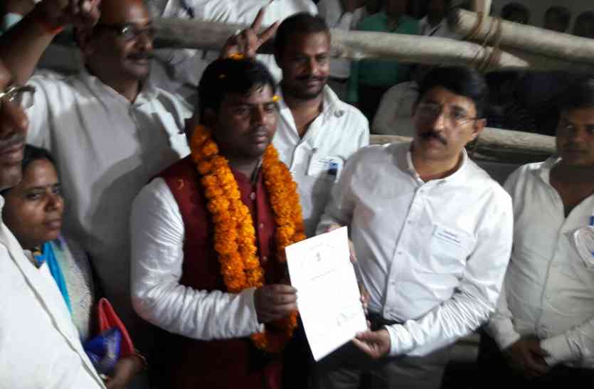 santosh alias praveen nishad Gorakhpur bypoll results 2018 जानिए गोरखपुर उपचुनाव में कौन-कितना वोट पाया, किसकी जब्त हुई जमानत