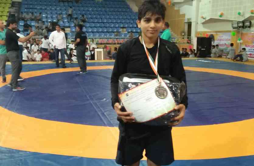 National Girls Wrestling किसान की बेटी ने महाराष्ट्र में जीती कुश्ती, पूरे गांव में जश्न
