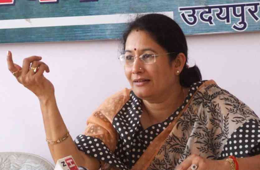 kiran उच्चशिक्षा मंत्री किरण माहेश्वरी ने भाजपा कार्यालय में जनसुनवाई के दौरान कहा कि निजी विश्वविद्याालयों में डिग्रियों के नाम पर हो रहा है फर्जीवाड़ा