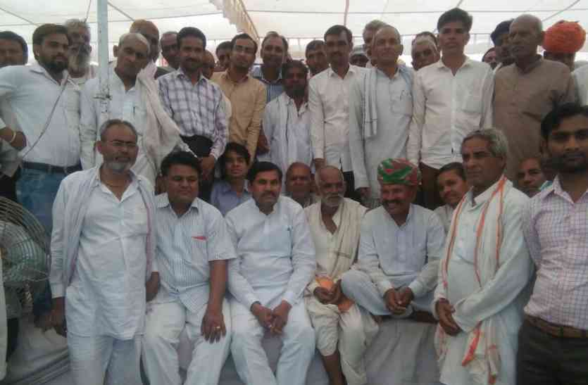 hindi news rajasthan karauli hindon 17 सूत्री मांगों पर कांग्रेस MLA रमेश मीणा का धरना 20वें दिन भी जारी रहा, अभी तक की सारी वार्ता विफल