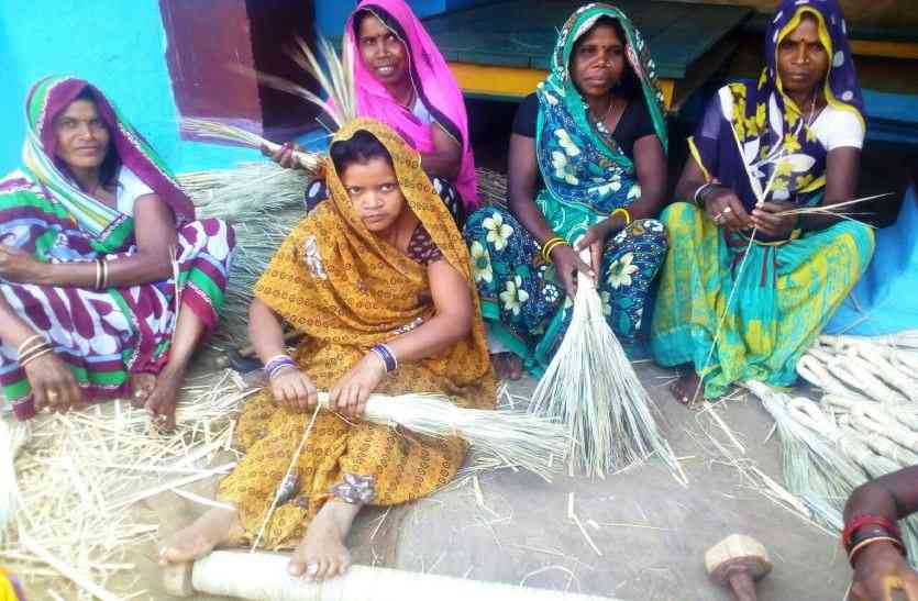 Women doing unique initiatives in self-employment प्रॉफिट के साथ स्वच्छता के लिए वीमेन्स कर रहीं अवेयर, स्वरोजगार की भी पेश की मिसाल