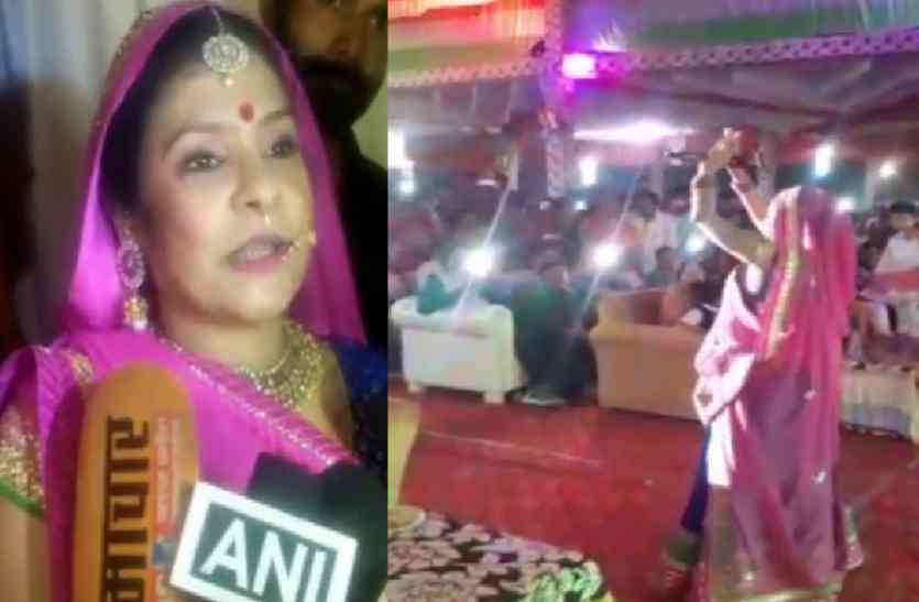 Malini Awasthi nagin dance जब मंच से उतरकर मालिनी अवस्थी करने लगीं नागिन डांस... देखें वीडियो