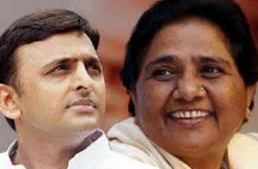 Akhilesh Yadav meets Mayawati यूपी की राजनीति में नया भूचाल, अखिलेश फूल का गुलदस्ता लेकर पहुंचे मायावती के घर
