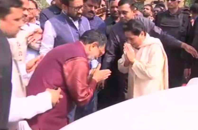 mayawati 25 साल बाद इस तरह झुके बसपा-सपा, नए सियासी मोड़ पर उत्तर प्रदेश