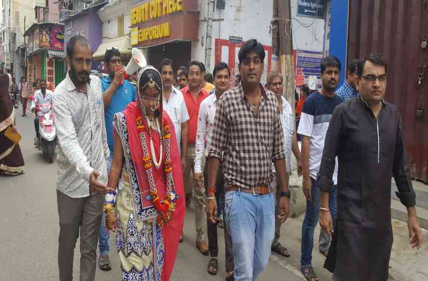 Deeksharthi prossesion in madurai धूमधाम से निकली दीक्षार्थी की शोभायात्रा