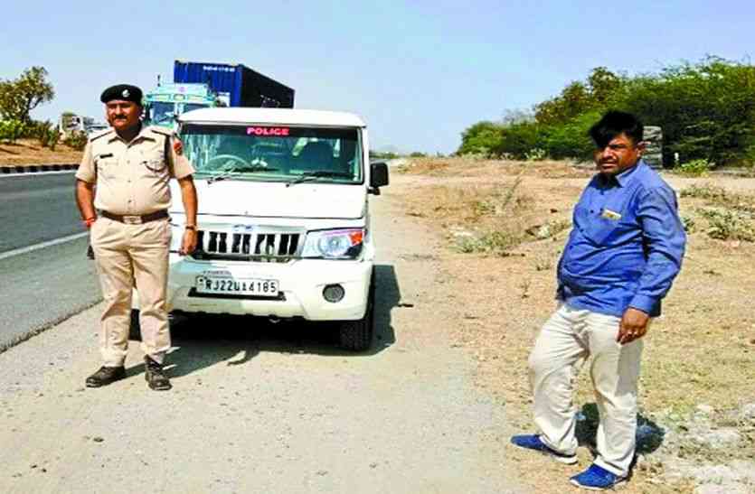 crime news पिस्टल दिखाकर कार सवार दो युवको से लूट कर हुए फरार