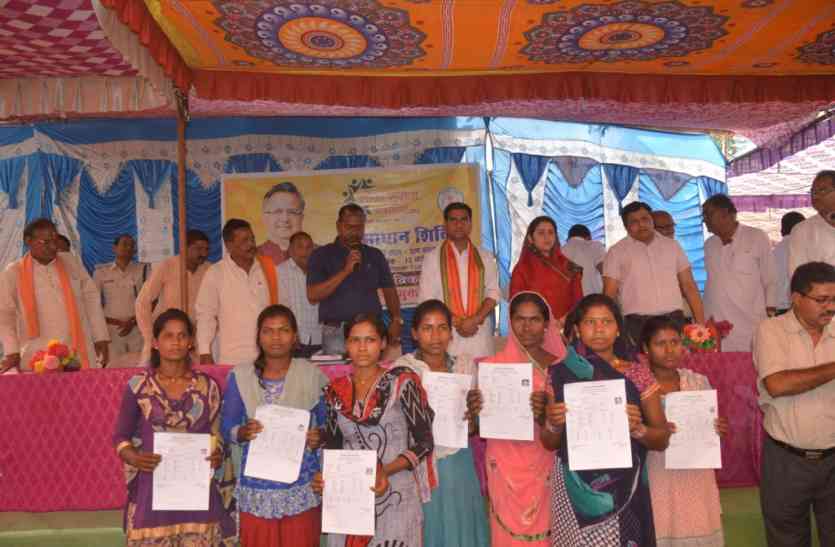 samadhan sivir आवेदनों का मौके पर निराकरण करने के लिए समाधान शिविर आयोजित- तोखन