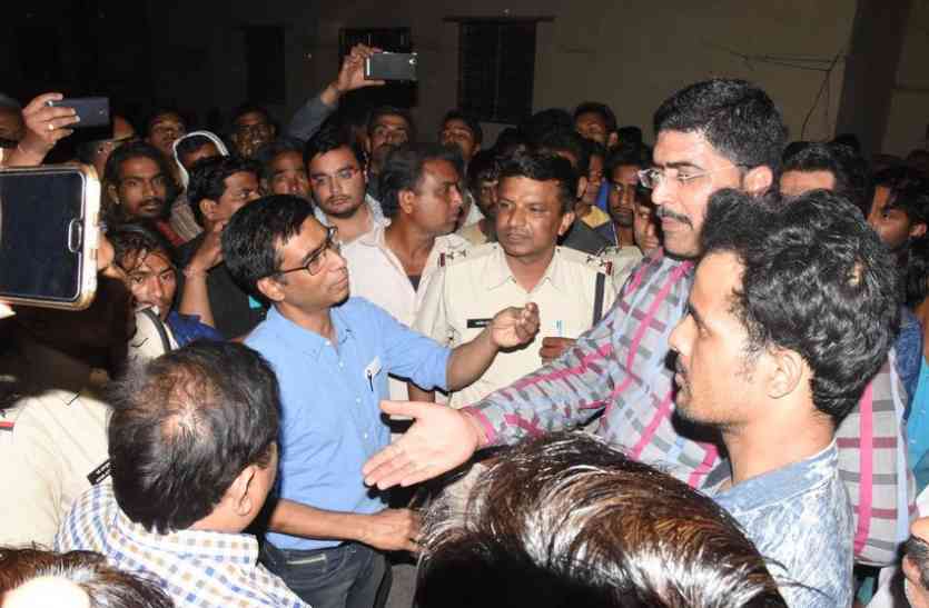 patrika एसएसएनसीयु में शिशु की मौत पर अस्पताल में परिजनों को हंगामा