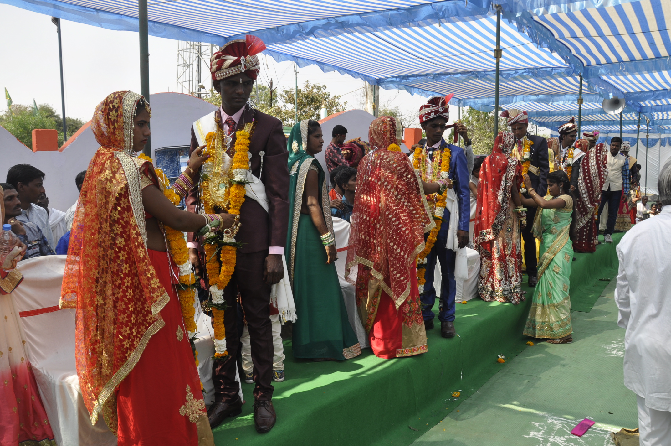 Sahu Samaj's group marriage conference मां कर्मा का आशीर्वाद लेकर की दाम्पत्य जीवन की शुरुआत