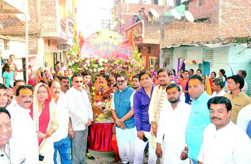 sai साईं भजनों के साथ द्वारकापुरी व मुखर्जी नगर में साईं पालकी का घर-घर स्वागत