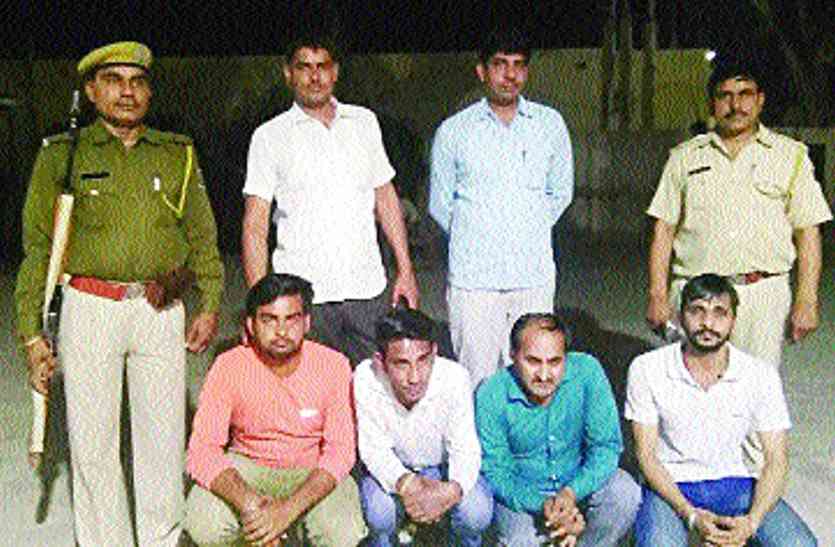 criminal सटोरियों पर पुलिस की चार टीमों का धावा