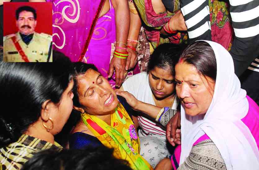 Gwalior jawan martyr पत्नी से कहा थोड़ी देर में करता हूं कॉल, फोन तो आया लेकिन आई शहादत की खबर