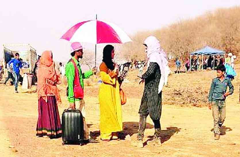 shooting of the film कैप्टन फिल्म की शूटिंग देखने उमड़े लोग, 20 दिन तक रुकेंगे कलाकार
