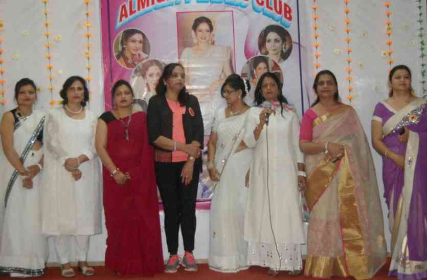 meerut इन महिलाआें ने श्रीदेवी को दी एेसी श्रद्धांजलि, सब देखते रहे गए!