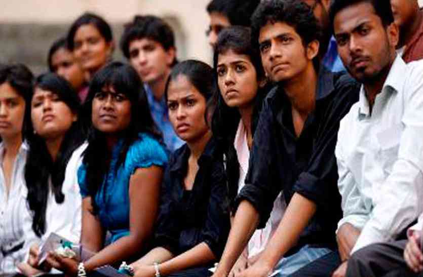 student एक लाख से ज्यादा बीएड की सीटें रह सकती हैं खाली, MBA का भी यही हाल