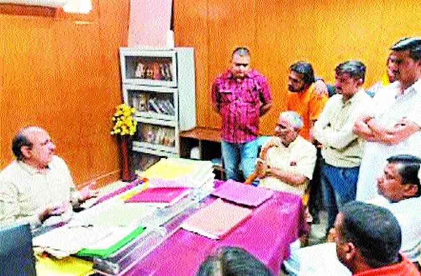 UIT सूरतगढ़ बाइपास पर सेफ्टी टैंक खाली करने को लेकर विवाद