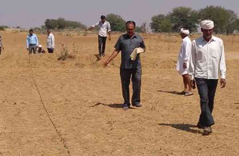 सीमाज्ञान स्कूल के खेल मैदान व चारागाह का सीमाज्ञान कर हटाया अतिक्रमण