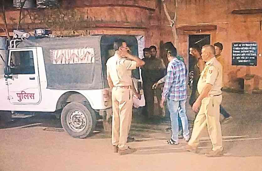 udaipurwati jhunjhunu राजस्थान पुलिस को यहां पर दौड़ा-दौड़ा कर पीटा, पुलिसकर्मी कभी नहीं भूल पाएंगे वो खौफनाक मंजर