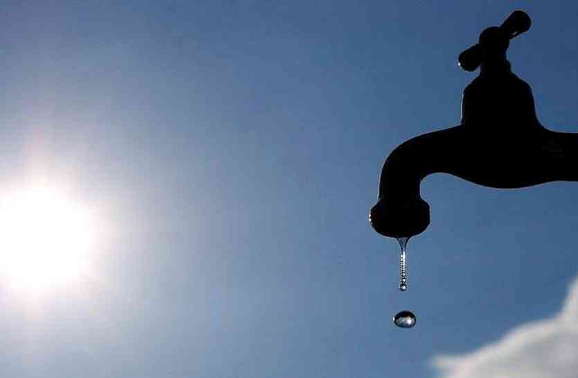 water चिंताजनक! पिछले चार साल में इतना नीचे गया यूपी के Hi-tech शहर का भूजल