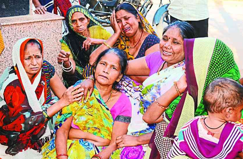 Woman commits suicide चिता से पहले उठाई इस महिला की बॉडी,हत्या की वजह सुन आप भी रह जाएंगे हैरान