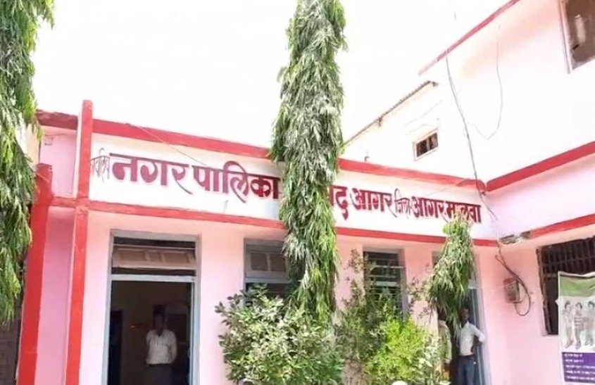 patrika ऐसा क्या हुआ कि सभी काट गए अध्यक्ष से कन्नी