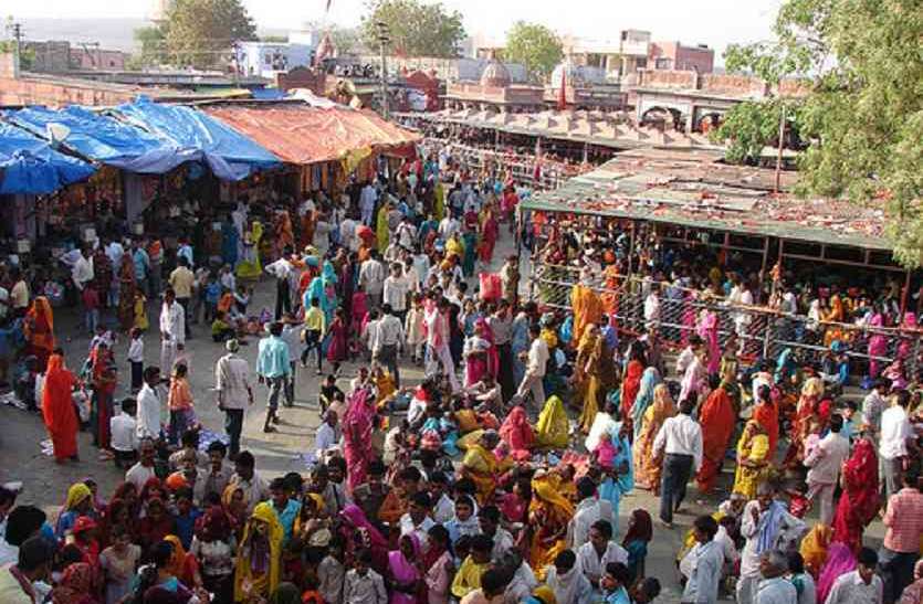 kaila_devi चंबल के जो डकैत देशभर में कुख्यात हैं, इस मंदिर में पहुंचते हैं वे निहत्थे, निडर हो करते हैं माता की पूजा; पुलिस खा जाती है चकमा