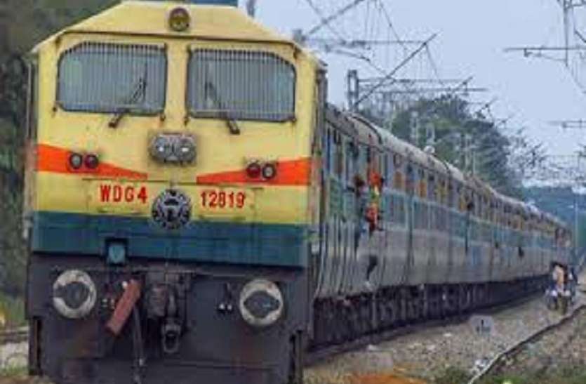 railway news गर्मी में ट्रेनों में बढ़ गई भीड़, रेलवे ने चलाई ये स्पेशल ट्रेनें