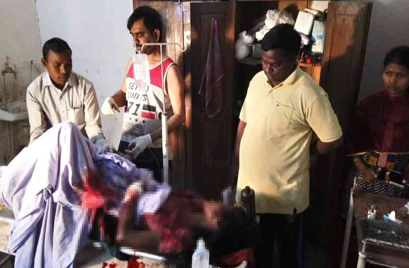 Injured women Breaking News : विधवा महिला से 3 बार दुष्कर्म फिर चाकू से ताबड़तोड़ किया हमला, बोरा ओढ़कर रातभर लेटी रही अद्र्धनग्न