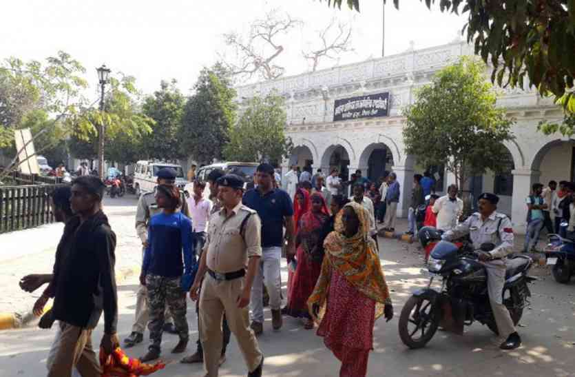 Police sending innocents to bars बेगुनाहों को जेल भेज रही 'शिवराज की पुलिस', महिला बोली-‘खूनी-कातिल नहीं है मेरा पति, खुशी में पी लिया था दारू’